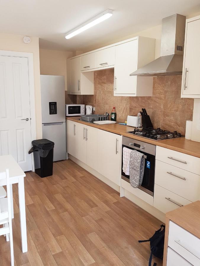 Ybc Court, Aldershot Apartment Ngoại thất bức ảnh