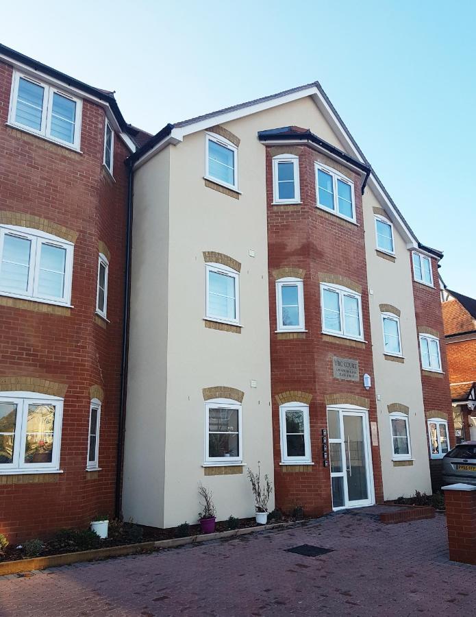 Ybc Court, Aldershot Apartment Ngoại thất bức ảnh