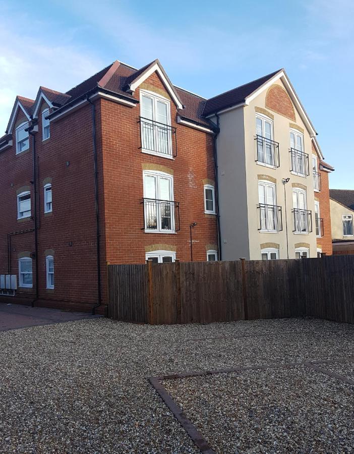 Ybc Court, Aldershot Apartment Ngoại thất bức ảnh