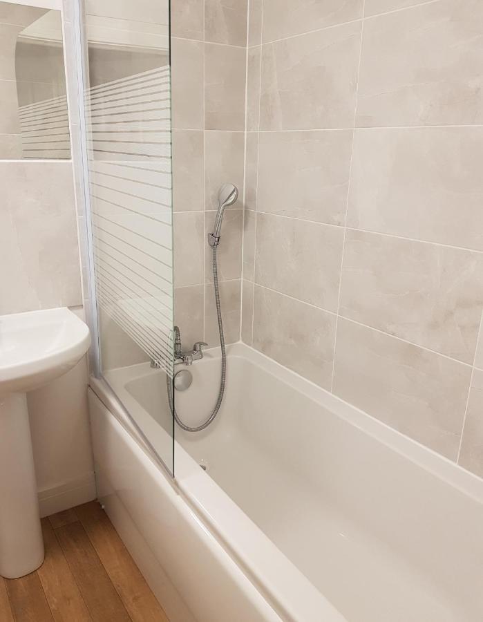Ybc Court, Aldershot Apartment Ngoại thất bức ảnh