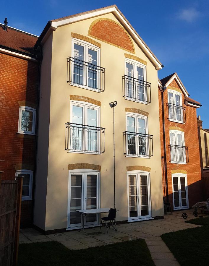 Ybc Court, Aldershot Apartment Ngoại thất bức ảnh