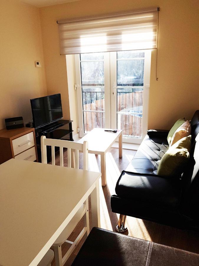 Ybc Court, Aldershot Apartment Ngoại thất bức ảnh