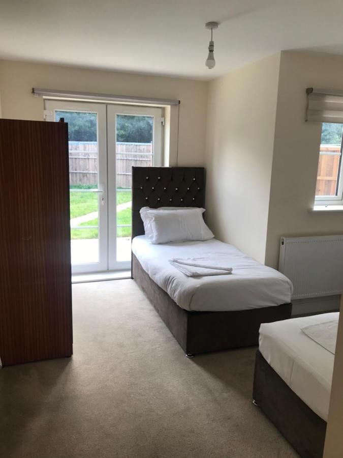 Ybc Court, Aldershot Apartment Ngoại thất bức ảnh