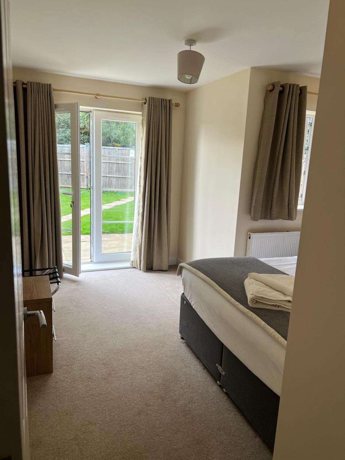 Ybc Court, Aldershot Apartment Ngoại thất bức ảnh