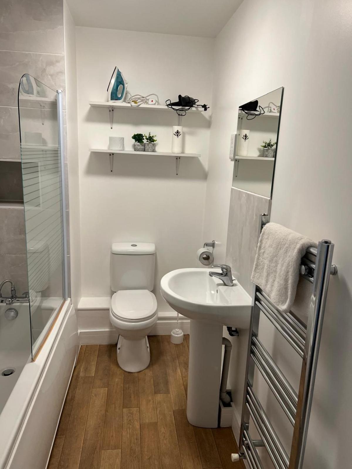 Ybc Court, Aldershot Apartment Ngoại thất bức ảnh