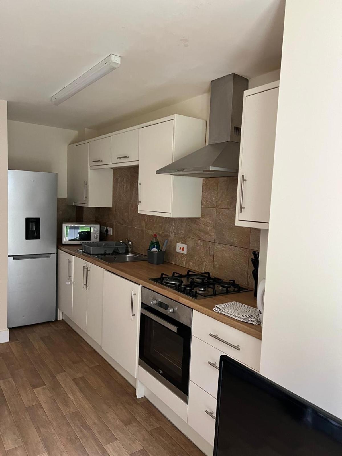 Ybc Court, Aldershot Apartment Ngoại thất bức ảnh